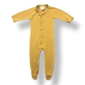 kate quinn | Button Down Footed Sleeper (3-6 mos) 💛